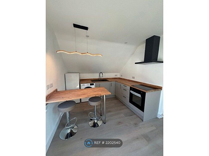 1 Bedroom Flat To Rent In Station Road, London, N3