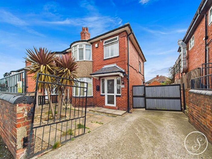 3 Bedroom Semi-Detached House For Sale In Middleton Road, Leeds, LS10