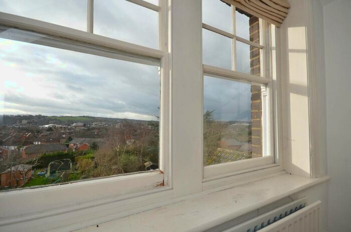 1 Bedroom Flat To Rent In Nightingale Road, Guildford, GU1