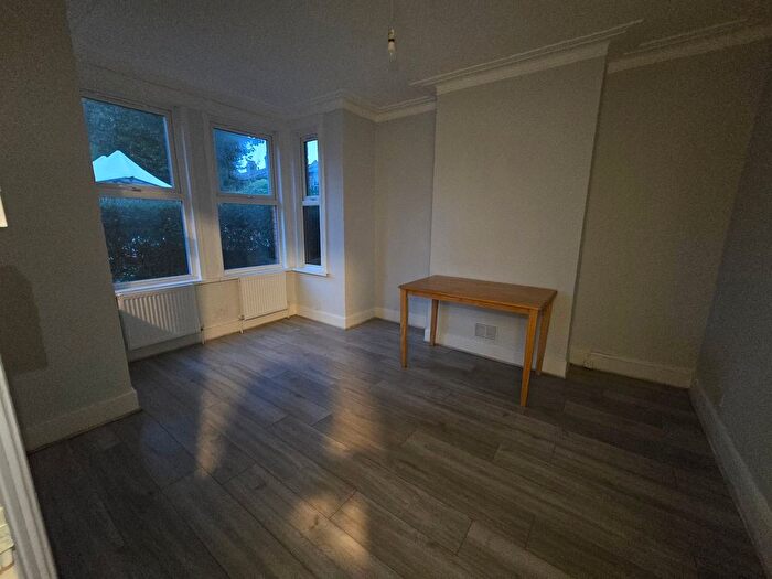 2 Bedroom Flat To Rent In Hibbert Road, London, E17