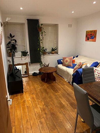 2 Bedroom Flat To Rent In Cross Street, Islington, N1