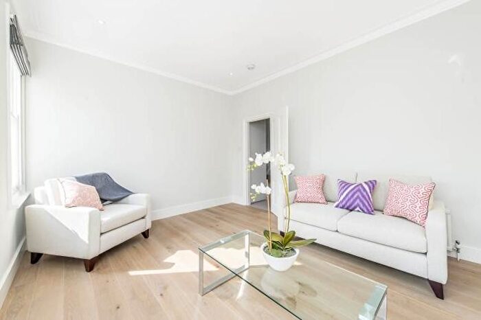 3 Bedroom Flat To Rent In Mount Row, Mayfair, London, W1K