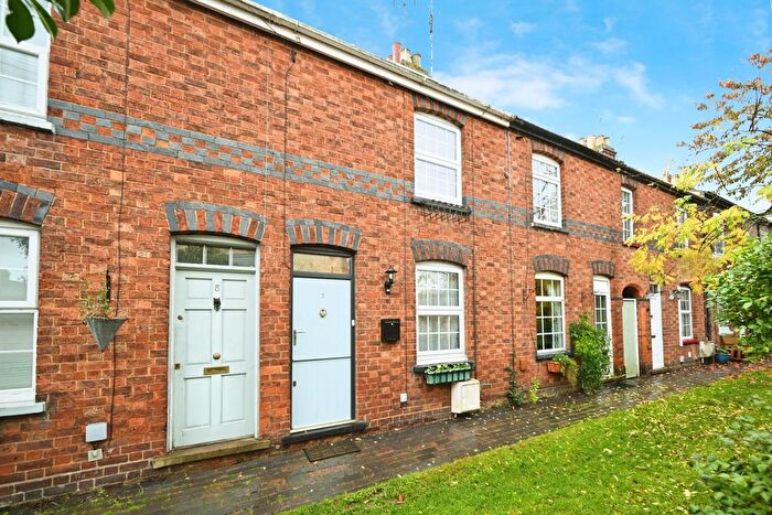2 Bedroom Terraced House For Sale In Earl Street, Rugby, CV21