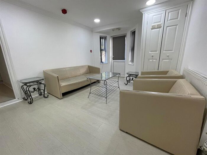 3 Bedroom Apartment To Rent In Richmond Road, Cardiff, CF24