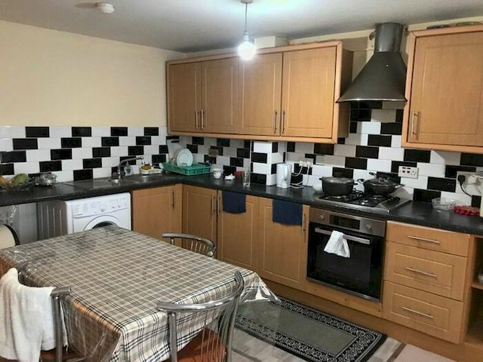 1 Bedroom Flat To Rent In Voss Street, Bethnal Green, E2