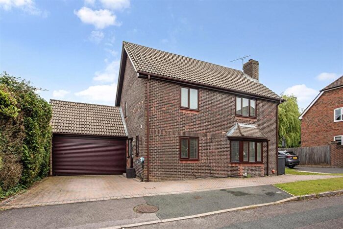 4 Bedroom Detached House For Sale In Maynard Place, Horndean, PO8