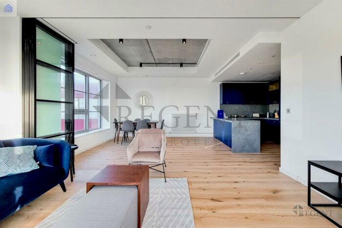 3 Bedroom Apartment To Rent In Douglass Tower, Goodluck Hope Walk, E14