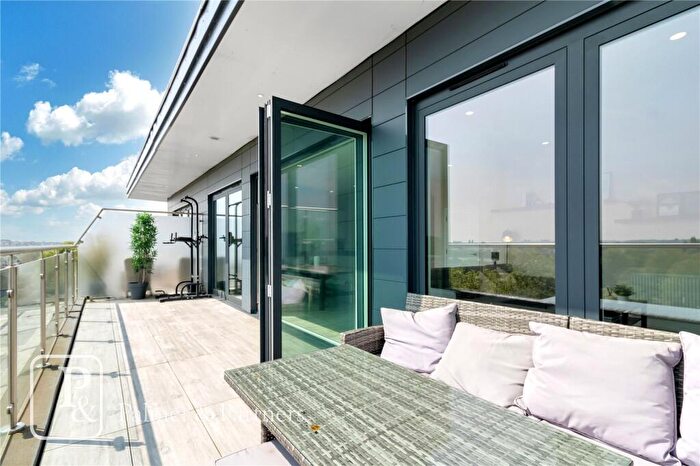 2 Bedroom Apartment For Sale In Bergholt Road, Colchester, Essex, CO4