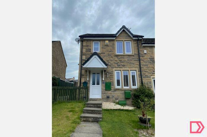 3 Bedroom End Of Terrace House To Rent In Berrington Way, Oakworth, Keighley, West Yorkshire, BD22