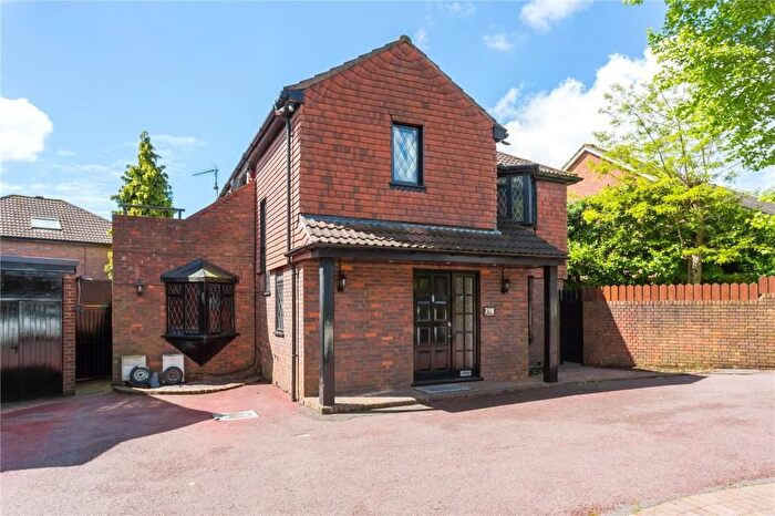 4 Bedroom Detached House For Sale In Gordon Avenue, Stanmore, HA7