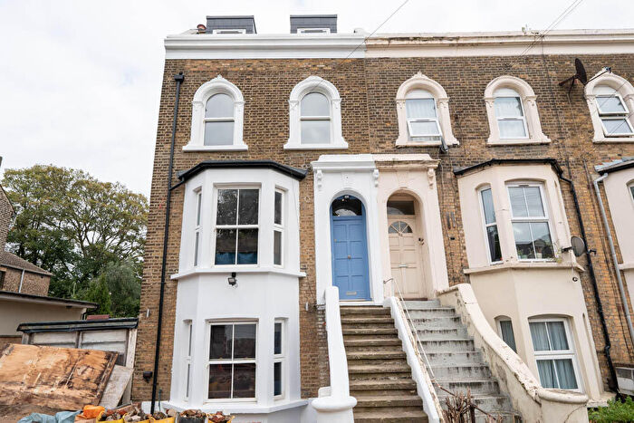 3 Bedroom Flat To Rent In Fairlop Road, London, E11