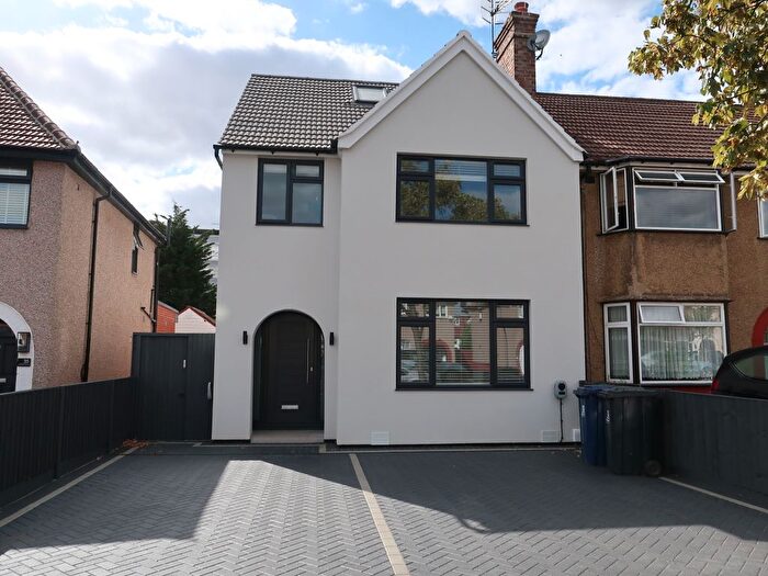 2 Bedroom Flat To Rent In Ennismore Avenue, Greenford, UB6