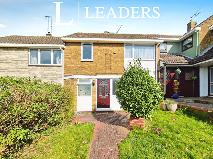 Terraced House To Rent In Threshelford, Basildon, SS11