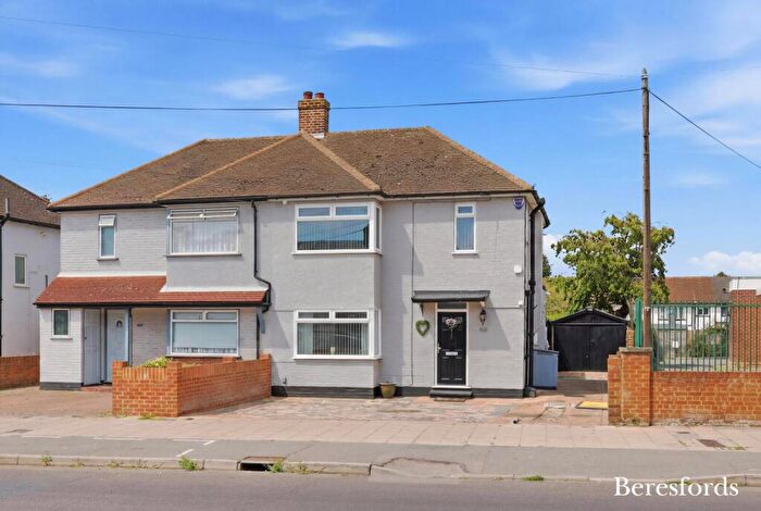 3 Bedroom Semi-Detached House For Sale In Abbs Cross Lane, Hornchurch, RM12