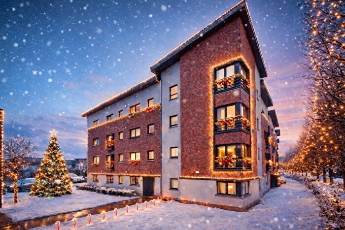 2 Bedroom Flat For Sale In Mulberry Square, Renfrew, PA4