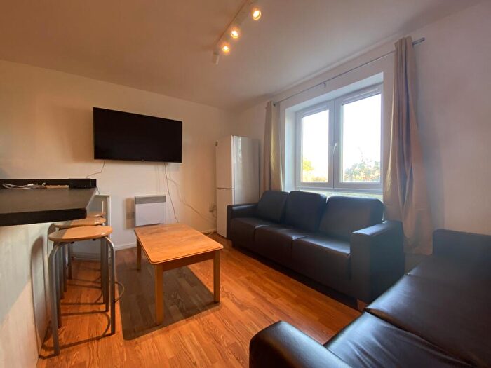 6 Bedroom Flat To Rent In Gwennyth House, Cathays, CF24