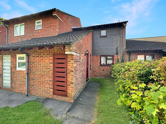2 Bedroom Terraced House For Sale In Spoondell, Dunstable, LU6
