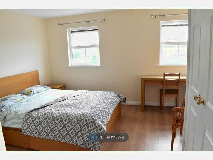 2 Bedroom Flat To Rent In Morley House, London, SE15