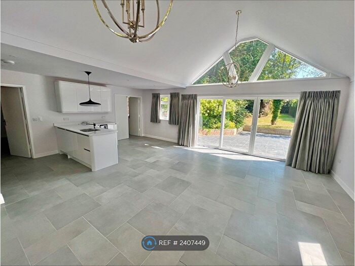 2 Bedroom Flat To Rent In Canford Cliffs Road, Poole, BH13