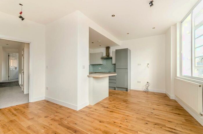 1 Bedroom Flat To Rent In Market Square, Bromley, London, BR1