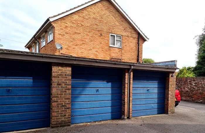 Terraced House To Rent In Fulmer Court, Boundary Road, BN11