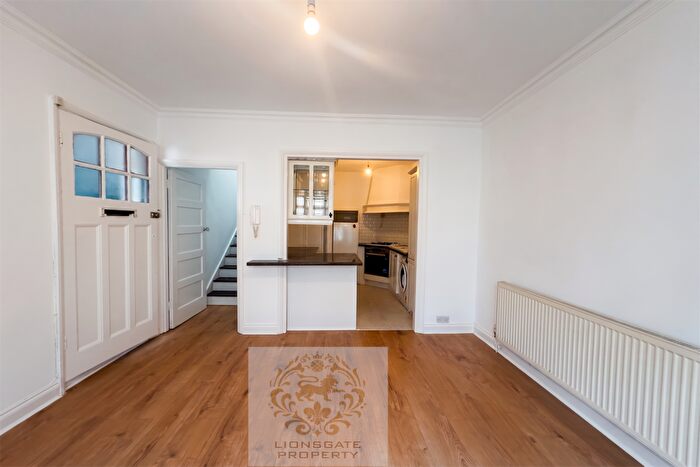 1 Bedroom Apartment To Rent In St. James Court, KT6