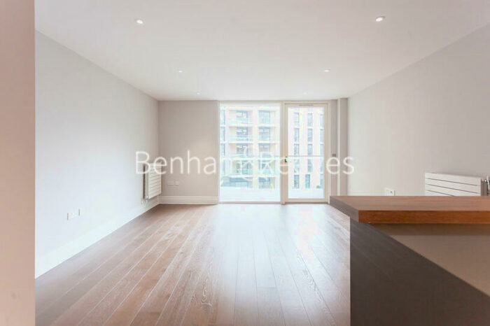 2 Bedroom Apartment To Rent In QueenshurstSquare, Kingston Upon Thames, KT2