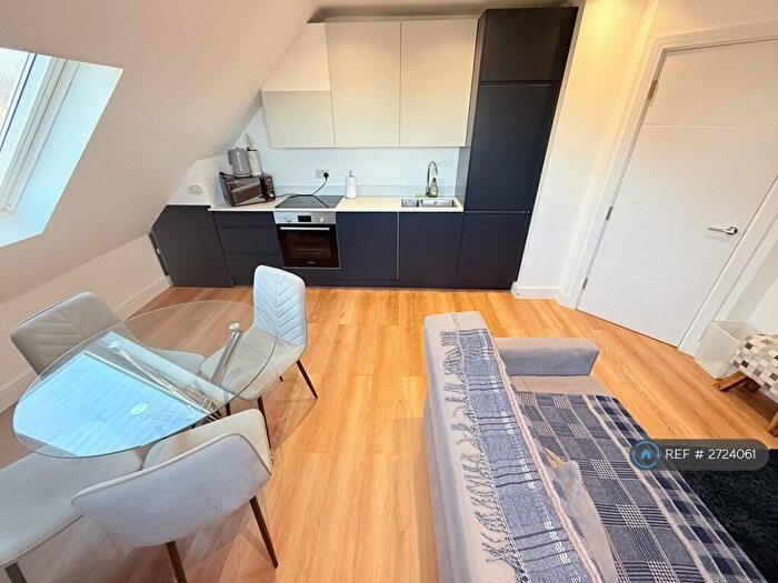 2 Bedroom Flat To Rent In Hendon, London, NW4