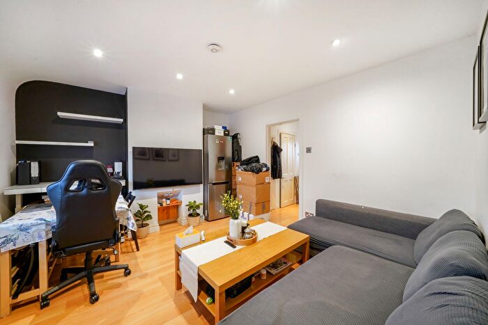 1 Bedroom Flat For Sale In Marnham Avenue, London, NW2