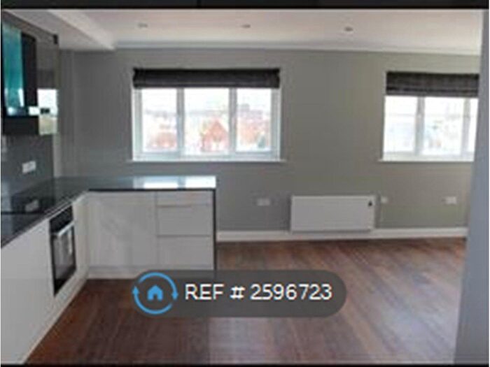 1 Bedroom Flat To Rent In Brisbane Court, Slough, SL1