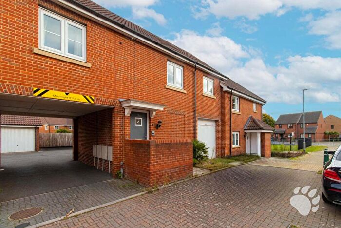 2 Bedroom Maisonette For Sale In Lectern Mews, Laindon, SS15