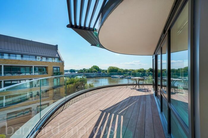 3 Bedroom Flat To Rent In Kew Bridge Road, Kew, London, TW8