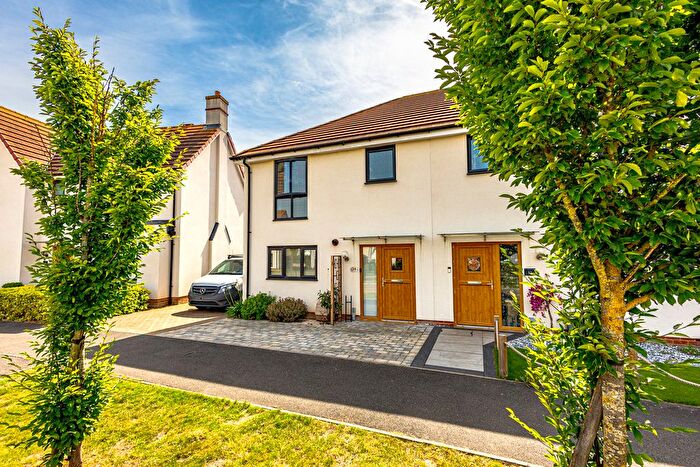 3 Bedroom Semi-Detached House For Sale In Cole Avenue, Southend-On-Sea, SS2
