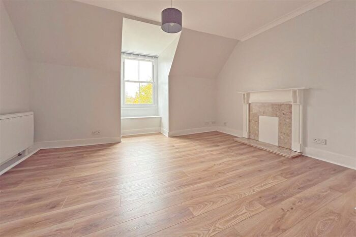 2 Bedroom Flat To Rent In London Road, Brentwood, CM14