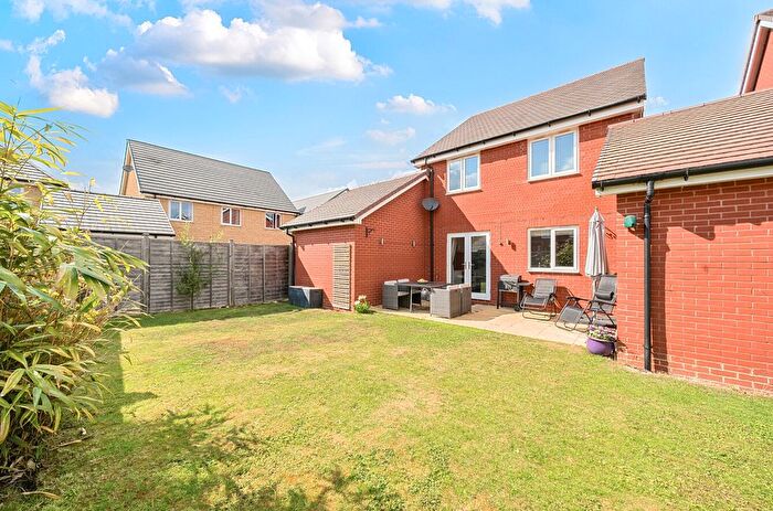 3 Bedroom Detached House For Sale In Ampthill Way, Faringdon, Oxfordshire, SN7