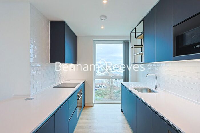 2 Bedroom Flat To Rent In Beresford Avenue, Grand Union, HA0