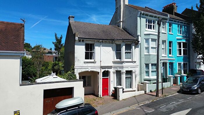 4 Bedroom End Of Terrace House For Sale In Clyde Road, Brighton, BN1