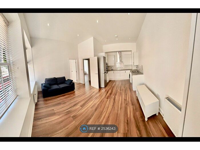 3 Bedroom Flat To Rent In High Street, Watford, WD17