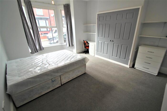 6 Bedroom Terraced House To Rent In Ebberston Terrace, Hyde Park, Leeds, LS6