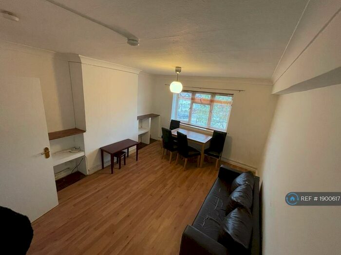 2 Bedroom Flat To Rent In Charlton Court, London, E6