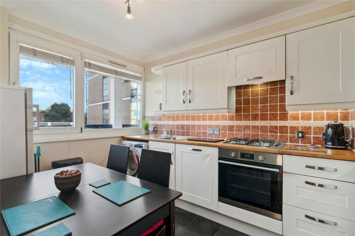 3 Bedroom Flat To Rent In Twyford Street, Kings Cross, N1