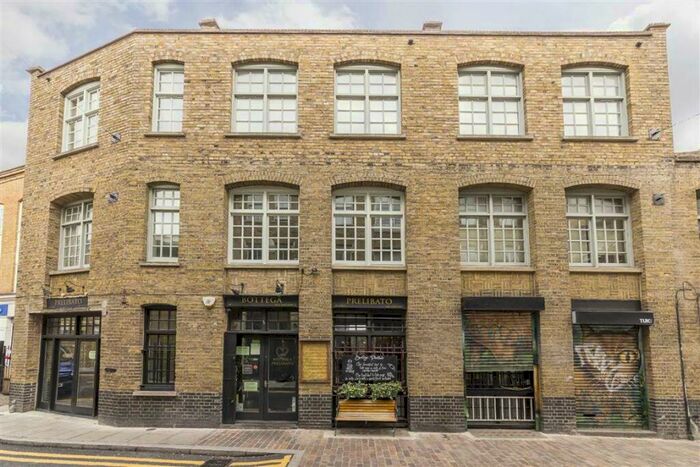 Flat To Rent In Chapel Place, Shoreditch, EC2A