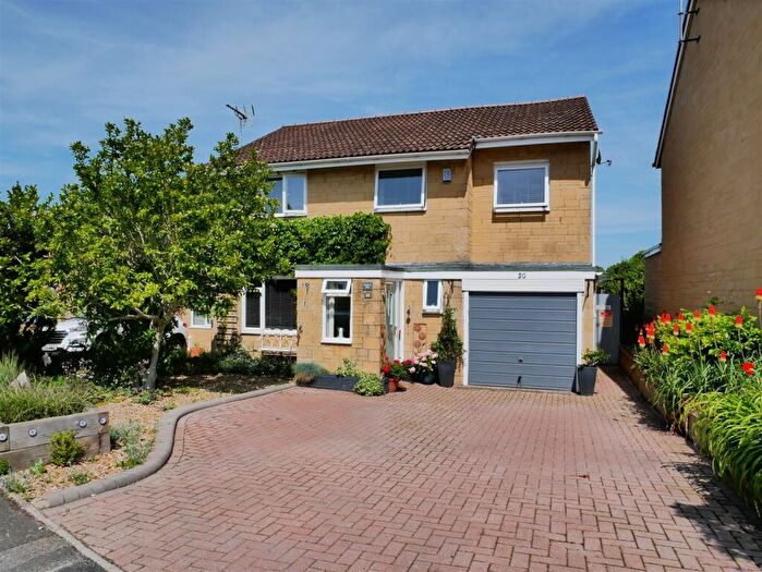 4 Bedroom Detached House For Sale In Lansdowne Crescent, Derry Hill, SN11