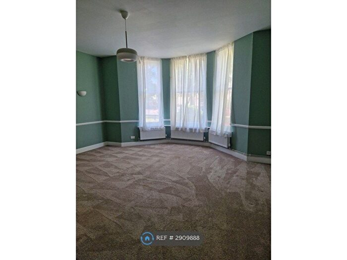 2 Bedroom Flat To Rent In Burley Court, Folkestone, CT20