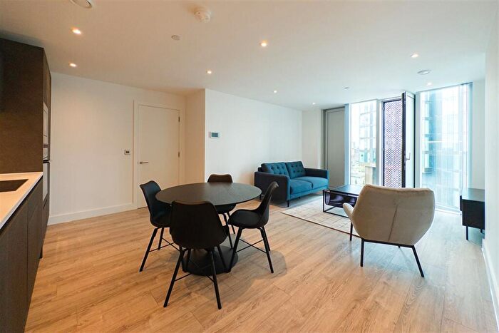 2 Bedroom Apartment To Rent In The Blade, M15
