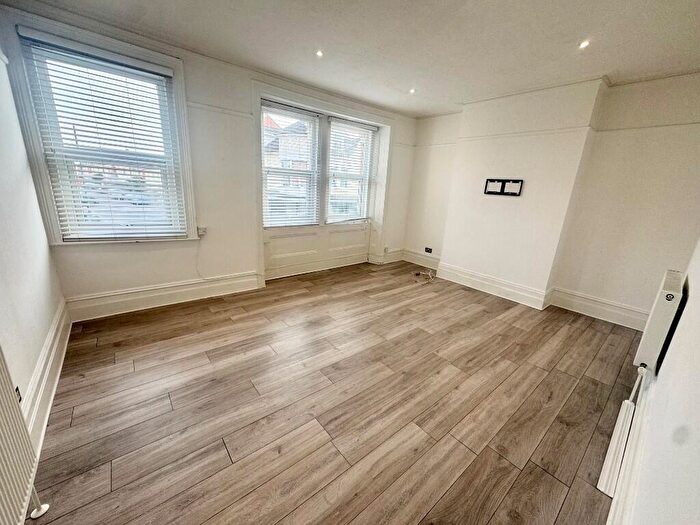 3 Bedroom Flat To Rent In Christchurch Road, Bournemouth, Dorset, BH7