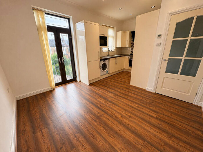 2 Bedroom Flat To Rent In Lowbrook Road, Ilford, Essex, IG1