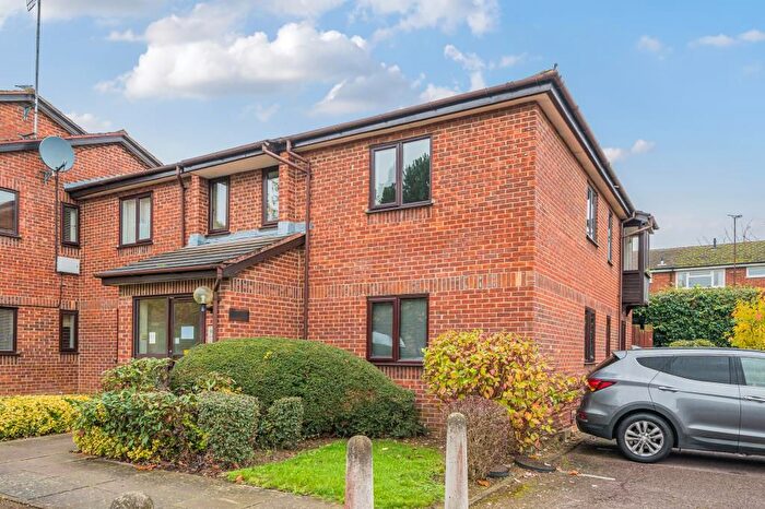 2 Bedroom Flat To Rent In Poets Chase, Aylesbury, HP21