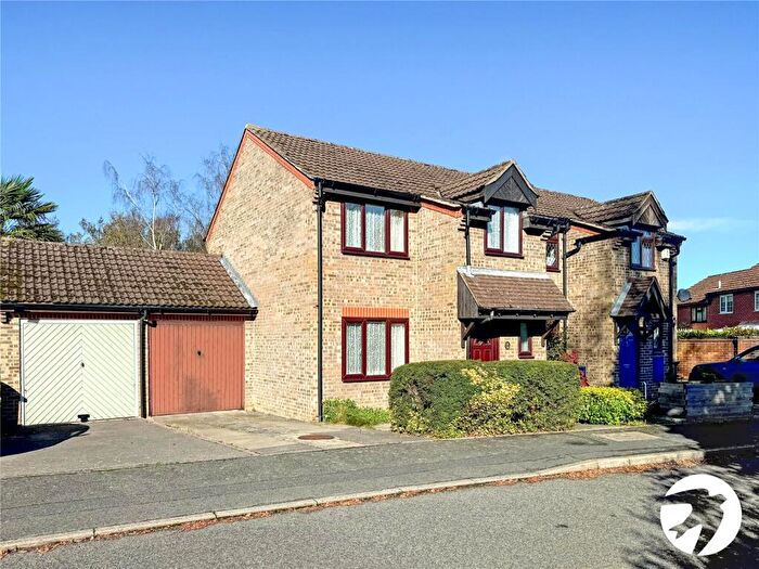 3 Bedroom Semi Detached House For Sale In Bridge Mill Way, Tovil, Maidstone, Kent, ME15
