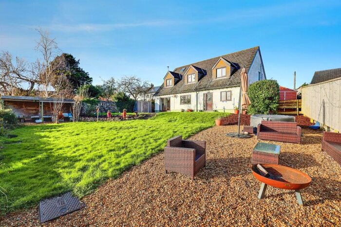 5 Bedroom Detached House For Sale In Meadow View, Llancadle, Barry, CF62